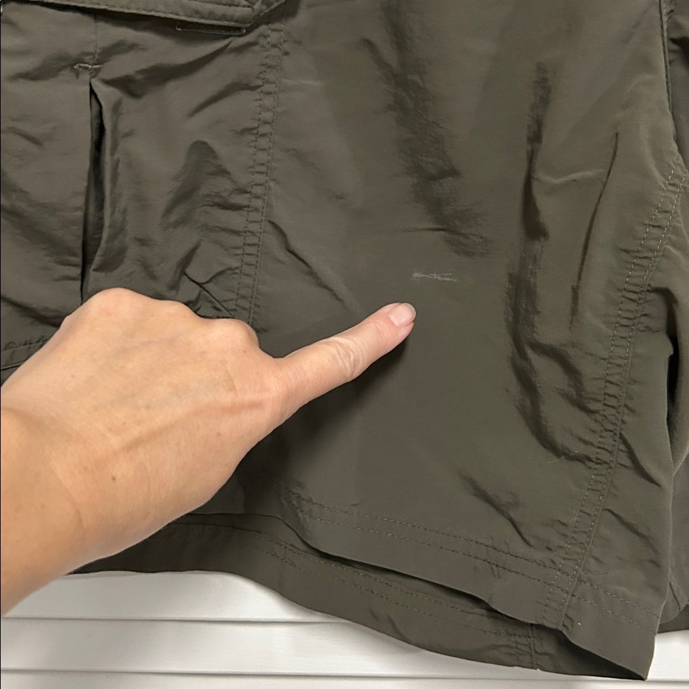 Royal Robbins Dark Green Cargo Shorts - Picture 4 of 4